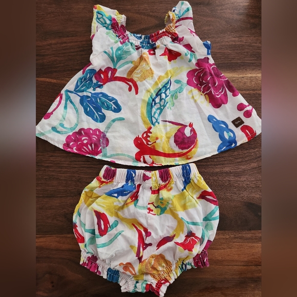 ❤️ 3/$15! Tea Collection Multicolor Floral Baby Set - Picture 2 of 2